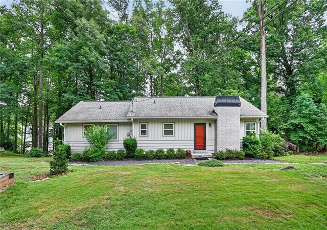 1st image of 6321 Lakeview Dr, Buford, GA 30518 | MLS# 7786242