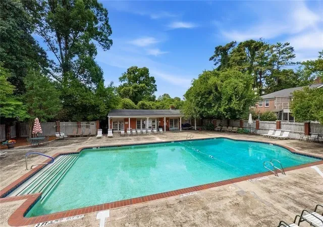 Listing Photo 3 - Condo for sale in building located at 2355 Henderson Mill Rd NE, Atlanta, GA 30345 - Unit #4