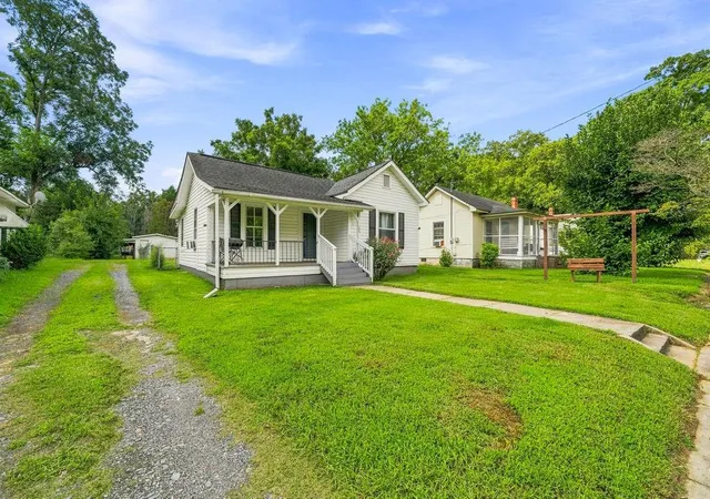 3rd image of 129 Cobb St, Cedartown, GA 30125 | MLS# 7829474
