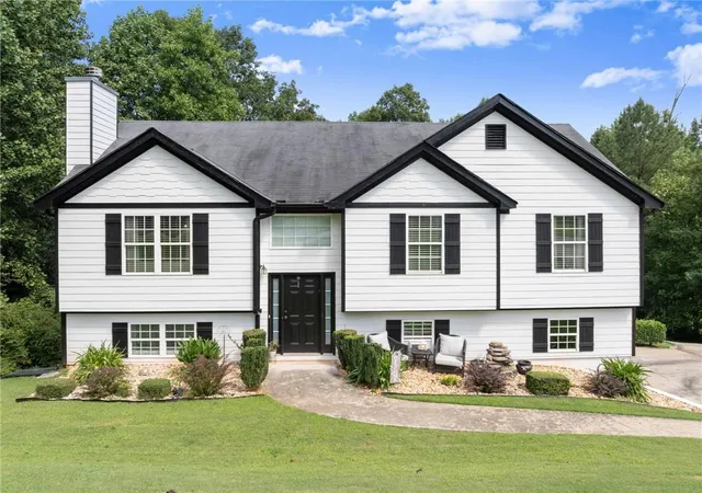Photo 3 of Single family home for sale at 2786 Summer Crk Dr, Gainesville, GA 30507 | MLS# 7815331 | Listing updated on 2026-09-05