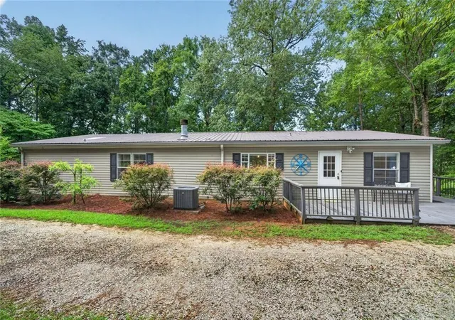 2nd image of 2107 Oconee Dr, Sparta, GA 31087 | MLS# 7820649