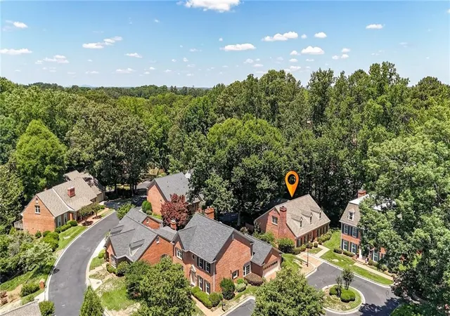 2nd image of 1809 Bedfordshire Dr, Decatur, GA 30033 | MLS# 7783936
