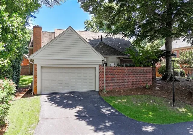 3rd image of 1809 Bedfordshire Dr, Decatur, GA 30033 | MLS# 7783936