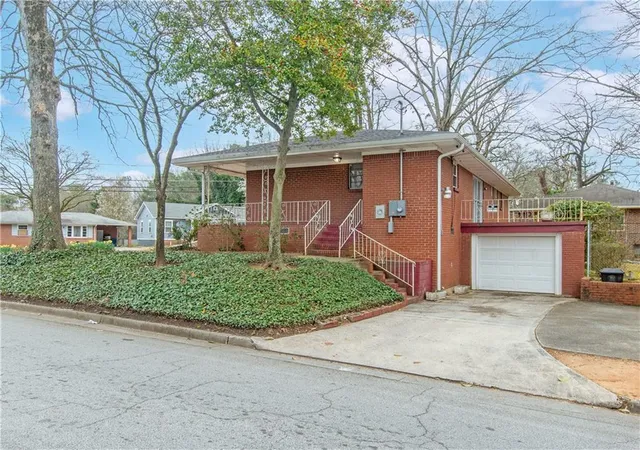 Homes for sale in Atlanta, GA | 656 Bolton Rd Nw, Atlanta, GA 30331 | MLS# 7730824