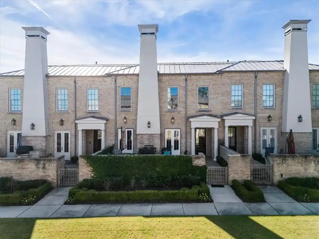 Townhouse for sale at 122 Grand Crescent, Alpharetta, GA 30009 | MLS# 7859609