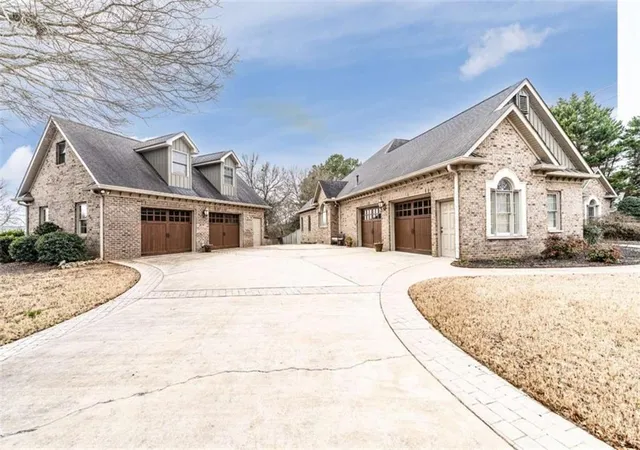 Photo 2 of Single family home for sale at 4 Bridgeview Dr, Rome, GA 30161 | MLS# 7721204 | Listing updated on 2026-08-29