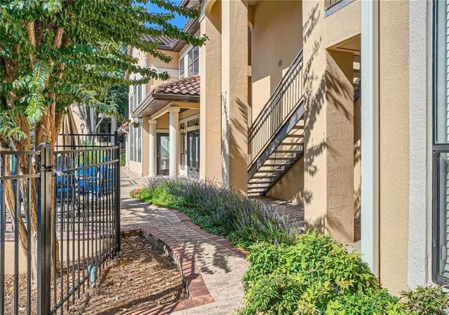 2nd image of 3777 Peachtree Rd Ne, Brookhaven, GA 30319