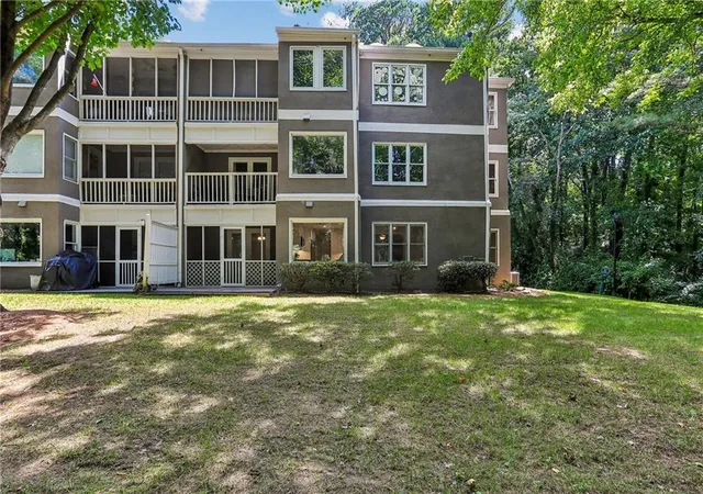 Listing Photo 2 - Condo for sale in building located at 21 Brittany Wy NE, Atlanta, GA 30324 - Unit #