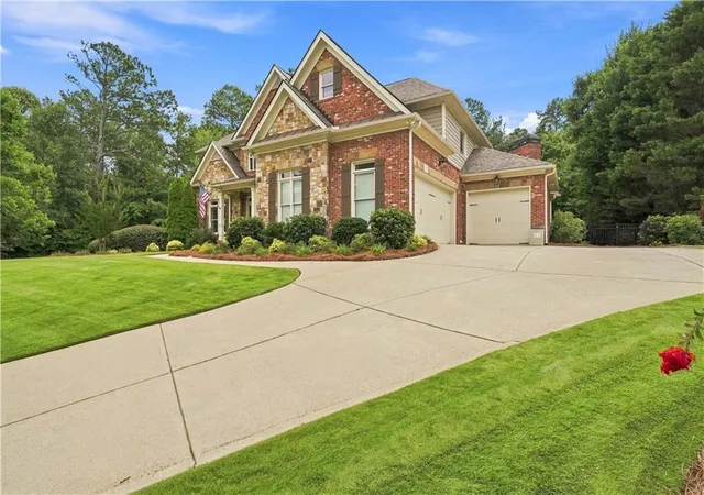 Photo 1 of Single family home for sale at 2125 Cascading Crk Ct, Cumming, GA 30041 | MLS# 7809838 | Listing updated on 2026-08-25