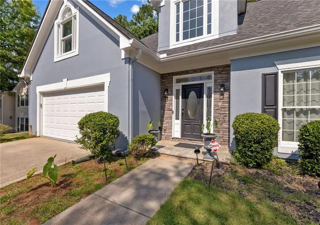 Photo 2 of Sale Pending at 255 Nesbit Entry Dr, Roswell, GA 30076 | MLS# 7818670 | Listing updated on 2026-08-23