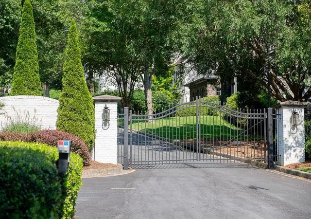 3rd image of 260 Lake Summit Vw, Sandy Springs, GA 30342 | MLS# 7814058