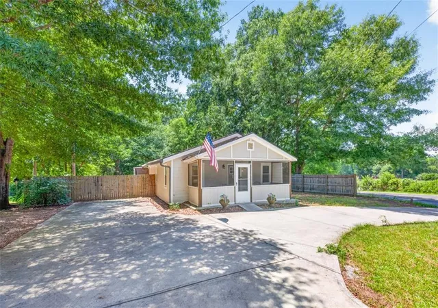 Photo 1 of Single family home for sale at 421 Maple Ln, Monroe, GA 30655 | MLS# 7808305 | Listing updated on 2026-09-23
