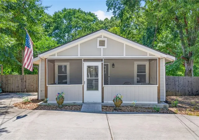 Photo 2 of Single family home for sale at 421 Maple Ln, Monroe, GA 30655 | MLS# 7808305 | Listing updated on 2026-09-23