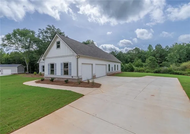 Photo 3 of Sale Pending at 347 Woodfin Way, Social Circle, GA 30025 | MLS# 7791382 | Listing updated on 2026-09-10