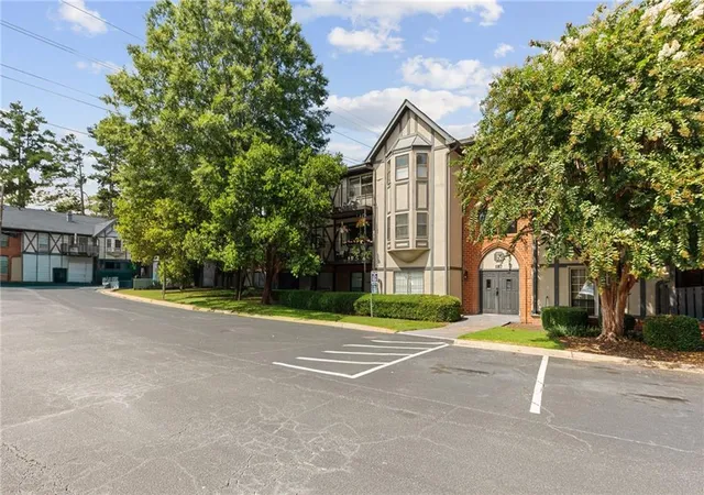 2nd image of 6851 Roswell Rd #K24, Sandy Springs, GA 30328 | MLS# 7821423
