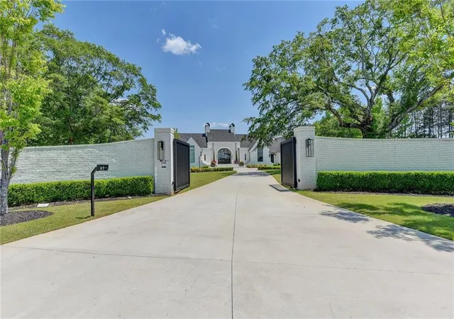 Photo 3 of Single family home for sale at 2305 Braselton Hwy, Buford, GA 30519 | MLS# 7770377 | Listing updated on 2026-08-28