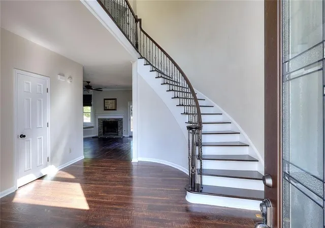 3rd image of 10590 Stonepoint Pl, Johns Creek, GA 30097 | MLS# 7769320