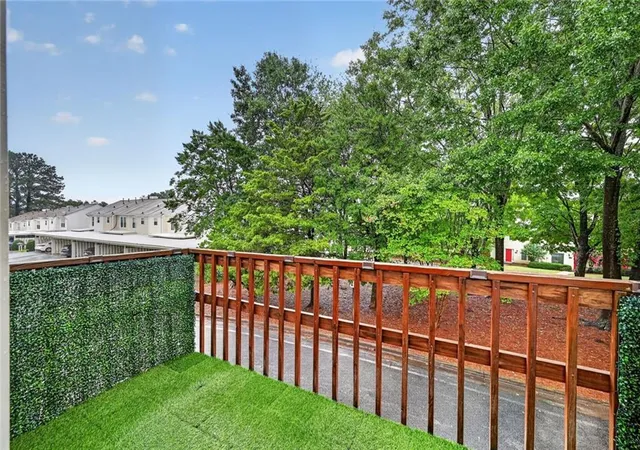 Photo 3 of Townhouse for sale at 226 High Crk Dr, Roswell, GA 30076 | MLS# 7806130 | Listing updated on 2026-09-16