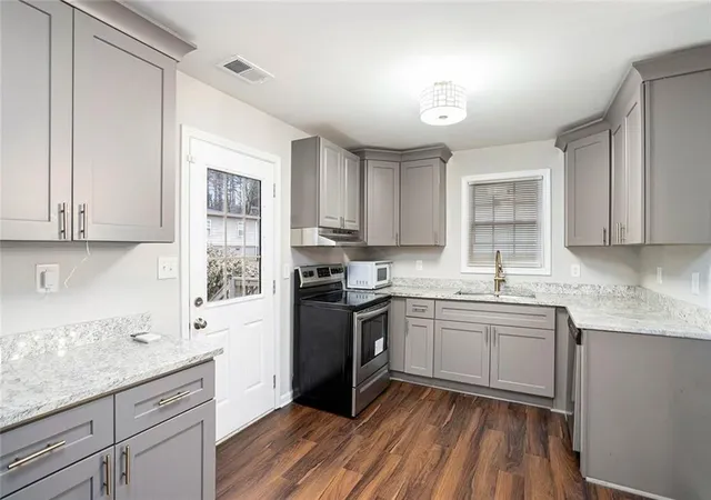 3rd image of 1643 Mary George Ave Nw, Atlanta, GA 30318 | MLS# 7820277