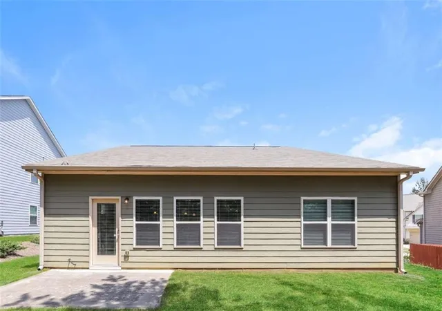 Photo 3 of Single family home for sale at 3752 SW Ridge Blf Overlook St, Flowery Branch, GA 30542 | MLS# 7803205 | Listing updated on 2026-10-29