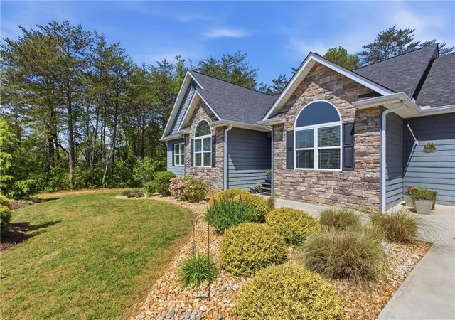 Homes for sale in Demorest, GA | 393 Linwood Dr, Demorest, GA 30535 | MLS# 7781348