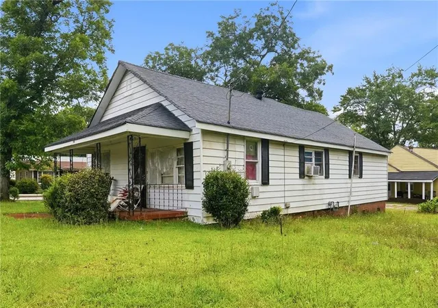 Photo 3 of Sale Pending at 272 N Dogwood Ave, Social Circle, GA 30025 | MLS# 7798871 | Listing updated on 2026-08-07