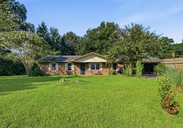 Photo 2 of Single family home for sale at 109 Avalon Dr, Warner Robins, GA 31093 | MLS# 7823678 | Listing updated on 2026-09-22