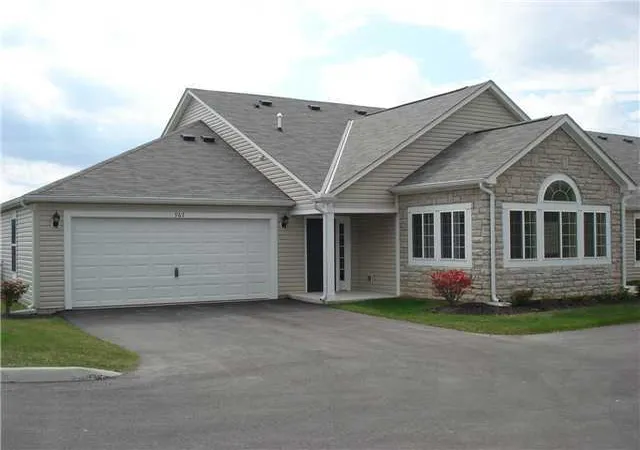 Listing Photo 1 - Condo for sale in building located at 967 Governors Cir, Lancaster, OH 43130 - Unit #OVC6B