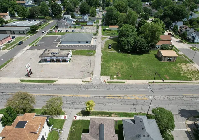 1st image of 333 S Main St, Bellefontaine, OH 43311 | MLS# 222043433