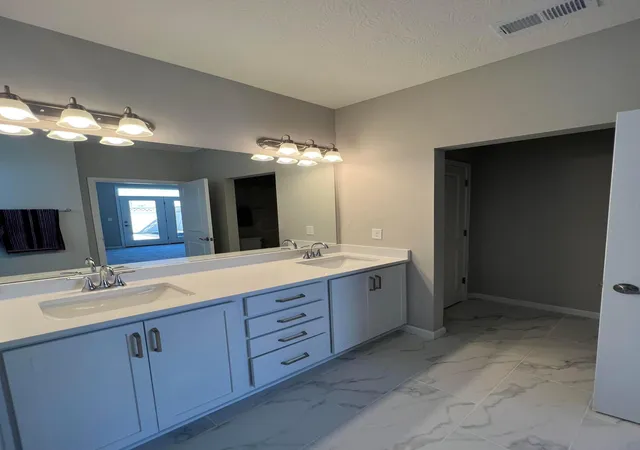 Listing Photo 5 - Condo for sale in building located at 7231 Lehman Park Pl, Canal Winchester, OH 43110 - Unit #PRIVAT