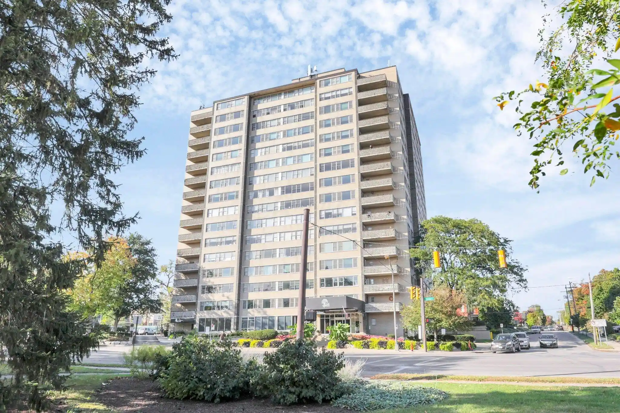 Listing Photo 1 - Condo for sale in 1620 E Broad St located at 1620 E Broad St, Columbus, OH 43203 - Unit #1109
