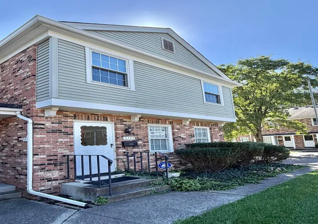Condo for sale at 5335 Yorkshire Village Ln #C29, Columbus, OH 43232 | MLS# 226037013