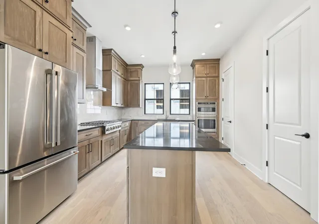 4th image of 2252 Quarry Trails Dr, Columbus, OH 43228 | MLS# 224024490