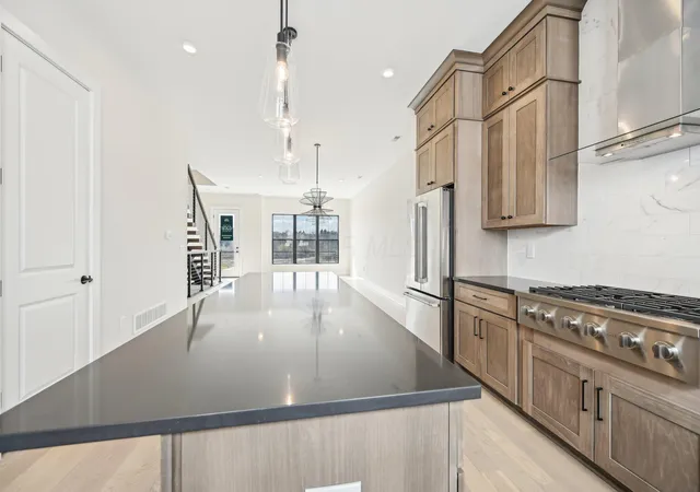 5th image of 2252 Quarry Trails Dr, Columbus, OH 43228 | MLS# 224024490