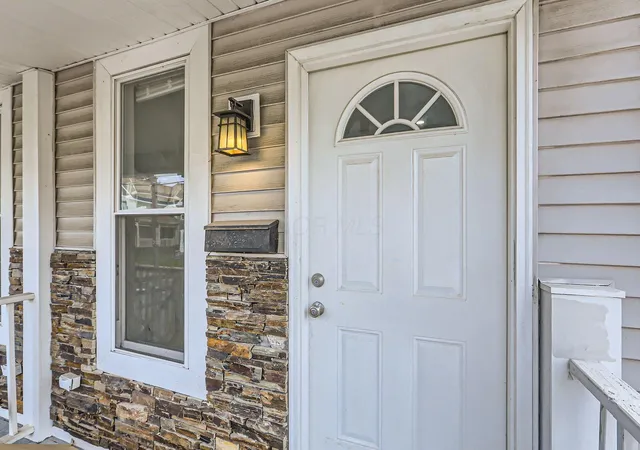 Listing Photo 2 - Condo for sale in building located at 436-438 S Champion Ave, Columbus, OH 43205 - Unit #