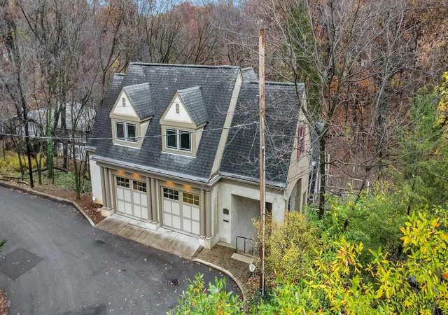 Homes for sale in Columbus, OH | 296 Walhalla Rd, Columbus, OH 43202 | MLS# 224042421