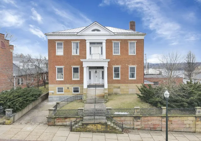 1st image of 154 E Main St, Lancaster, OH 43130 | MLS# 225003487