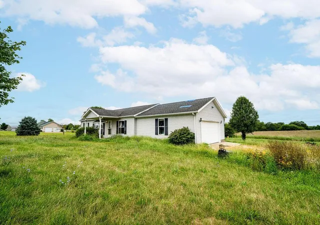Homes for sale in Bloomingburg, OH | 12345 State Route 38 Ne, Bloomingburg, OH 43106 | MLS# 225032253