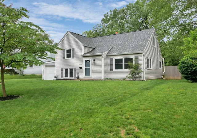 Photo 3 of Single family home for sale at 945 Francis Ave, Columbus, OH 43209 | MLS# 225017755 | Listing updated on 2026-08-25