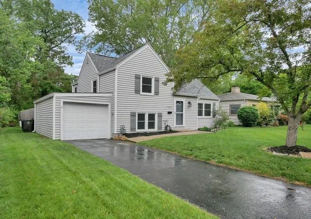 Photo 3 of Single family home for sale at 945 Francis Ave, Columbus, OH 43209 | MLS# 225017755 | Listing updated on 2026-08-25