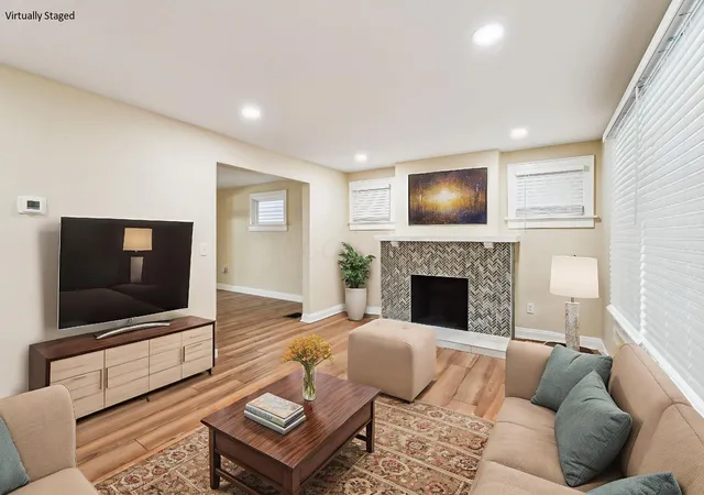 4th image of 943 S Champion Ave, Columbus, OH 43206 | MLS# 225020130