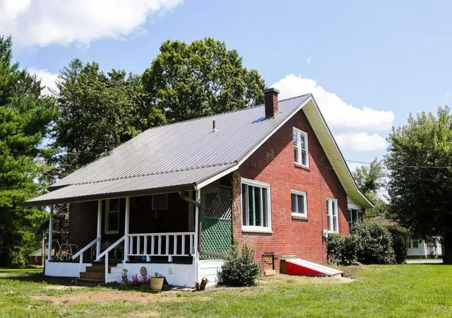 3rd image of 4015 Roseville Rd, Zanesville, OH 43701 | MLS# 225029077