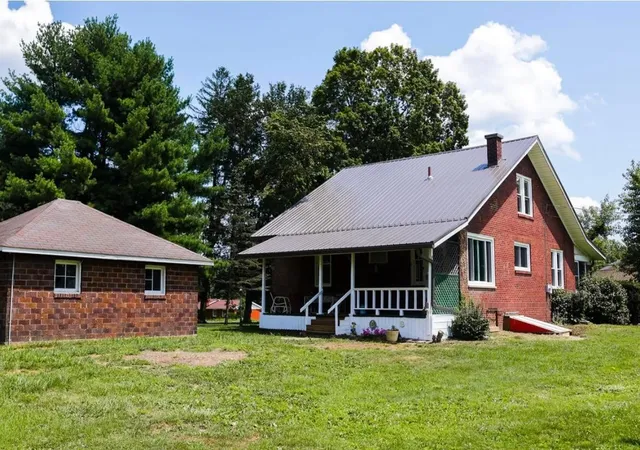 4th image of 4015 Roseville Rd, Zanesville, OH 43701 | MLS# 225029077