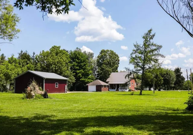 5th image of 4015 Roseville Rd, Zanesville, OH 43701 | MLS# 225029077