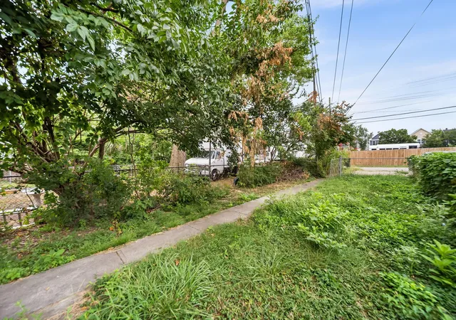 2nd image of 457 E Woodrow Ave, Columbus, OH 43207