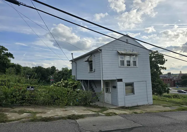 1st image of 931 Orchard St, Zanesville, OH 43701 | MLS# 225032734