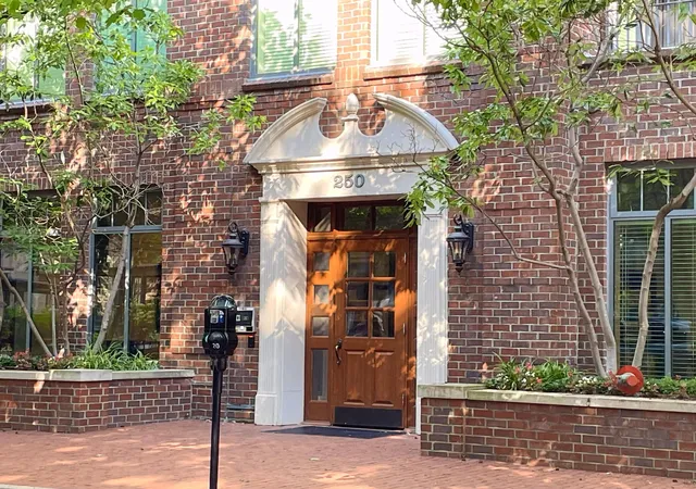 Listing Photo 1 - Condo for sale in building located at 250 Daniel Burnham Sq, Columbus, OH 43215 - Unit #504