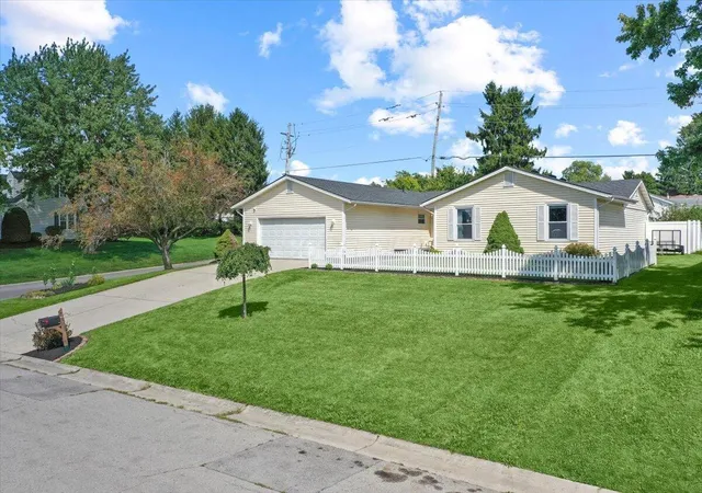 Photo 2 of Single family home for sale at 101 S Heather Hl Dr, Bellefontaine, OH 43311 | MLS# 225035731 | Listing updated on 2026-09-04