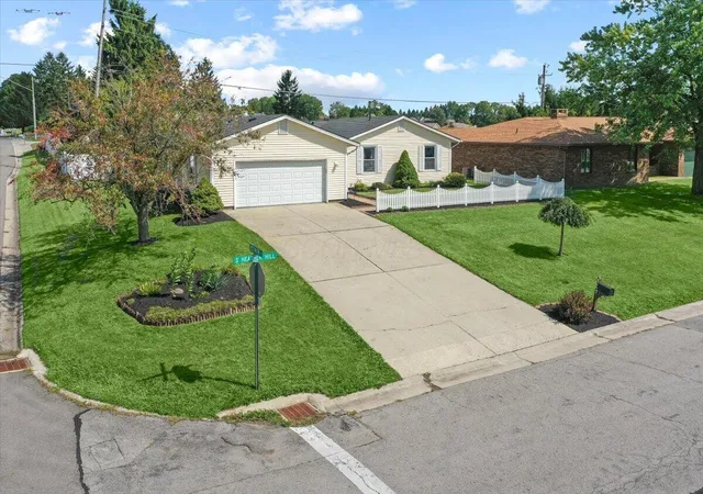Photo 3 of Single family home for sale at 101 S Heather Hl Dr, Bellefontaine, OH 43311 | MLS# 225035731 | Listing updated on 2026-09-04