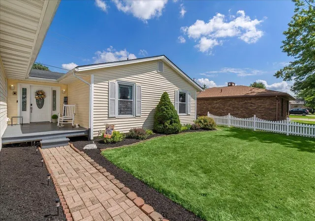 Photo 4 of Single family home for sale at 101 S Heather Hl Dr, Bellefontaine, OH 43311 | MLS# 225035731 | Listing updated on 2026-09-04